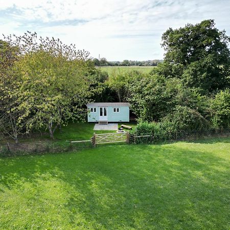 Great Ashley Farm Bed And Breakfast & Shepherds Huts Bradford-On-Avon Exterior foto