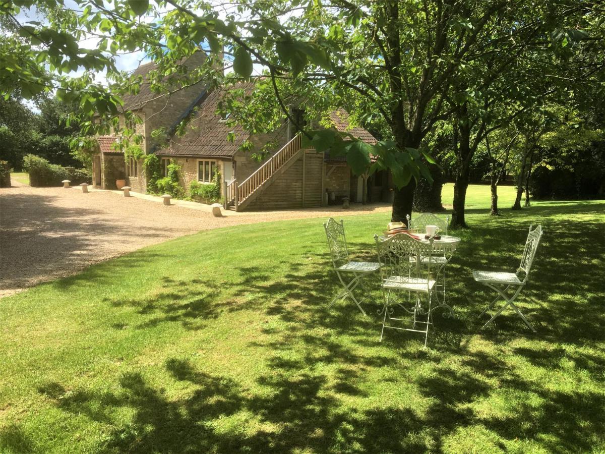 Great Ashley Farm Bed And Breakfast & Shepherds Huts Bradford-On-Avon Exterior foto