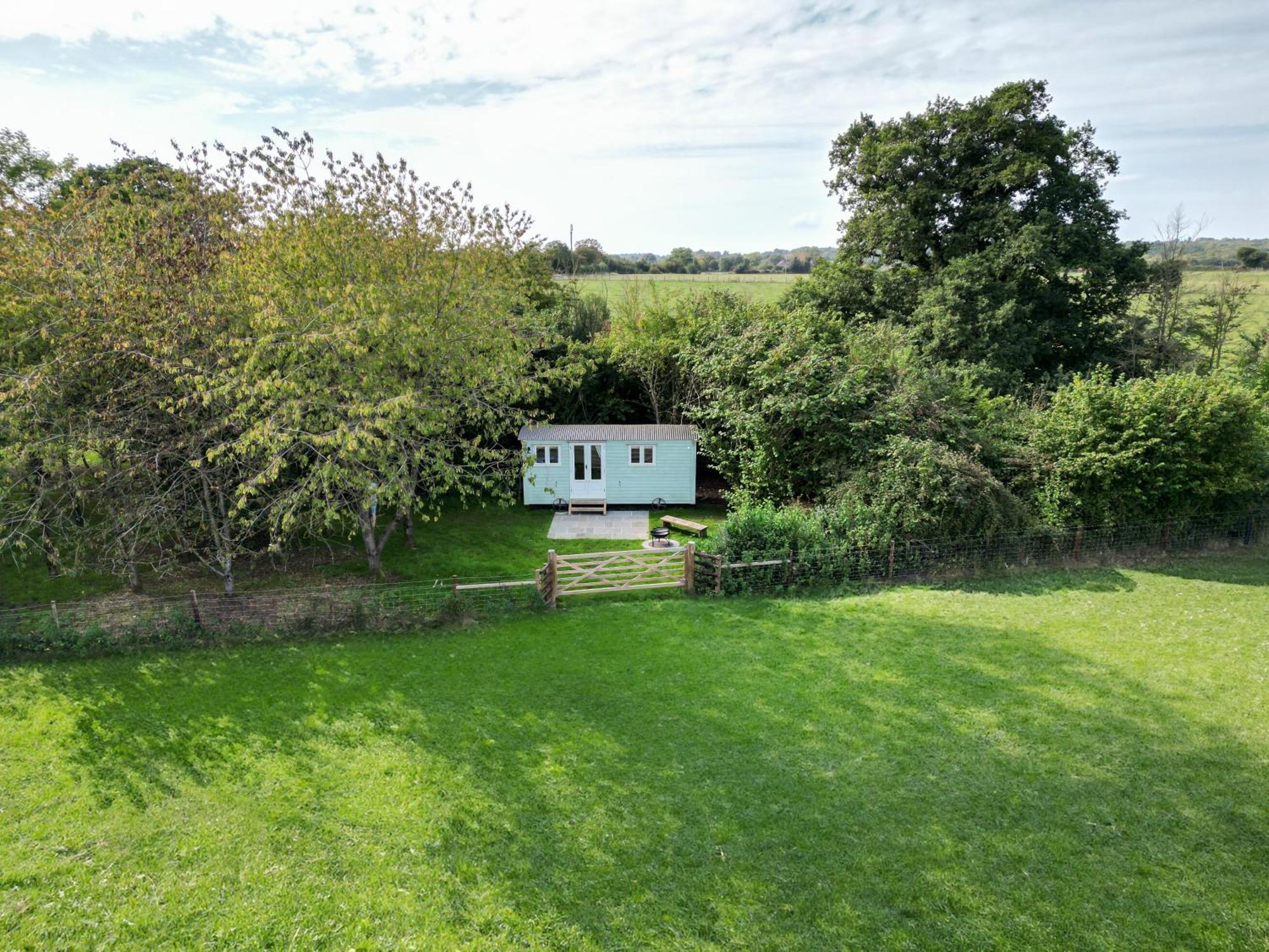 Great Ashley Farm Bed And Breakfast & Shepherds Huts Bradford-On-Avon Exterior foto