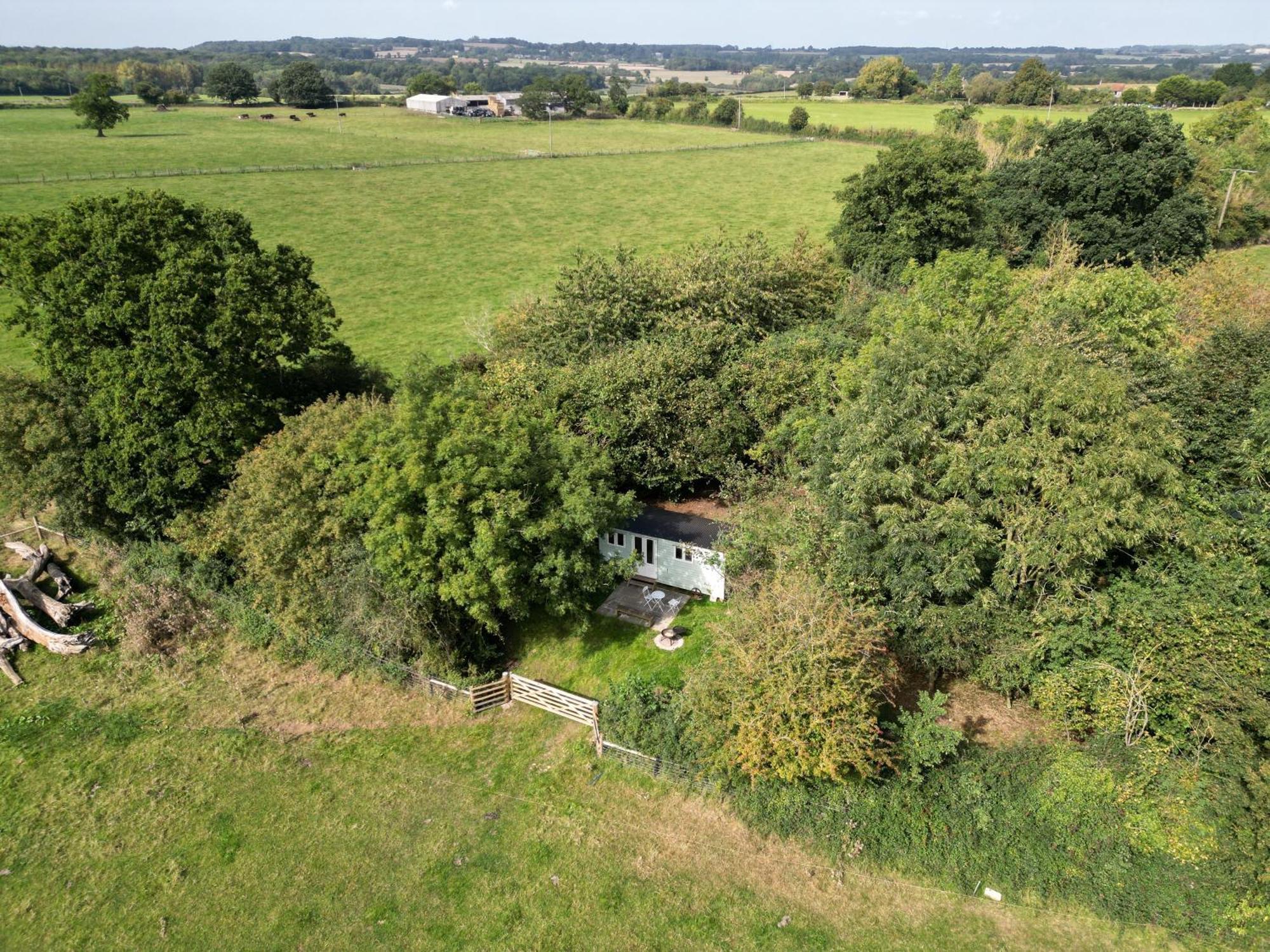 Great Ashley Farm Bed And Breakfast & Shepherds Huts Bradford-On-Avon Exterior foto