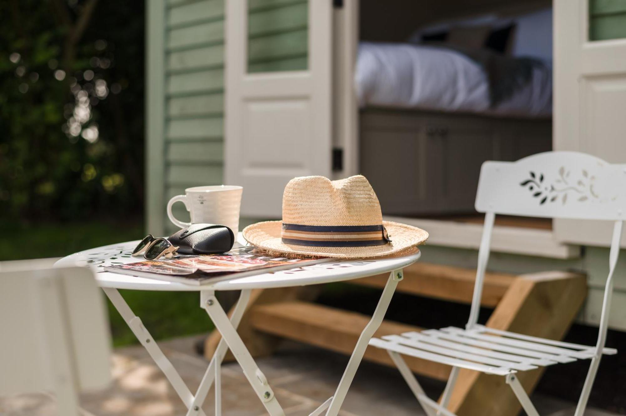 Great Ashley Farm Bed And Breakfast & Shepherds Huts Bradford-On-Avon Exterior foto