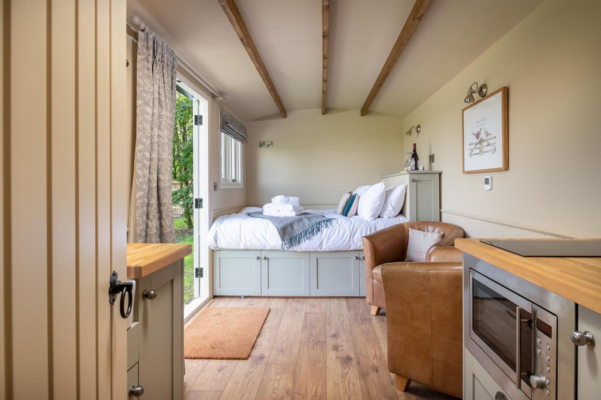 Great Ashley Farm Bed And Breakfast & Shepherds Huts Bradford-On-Avon Exterior foto