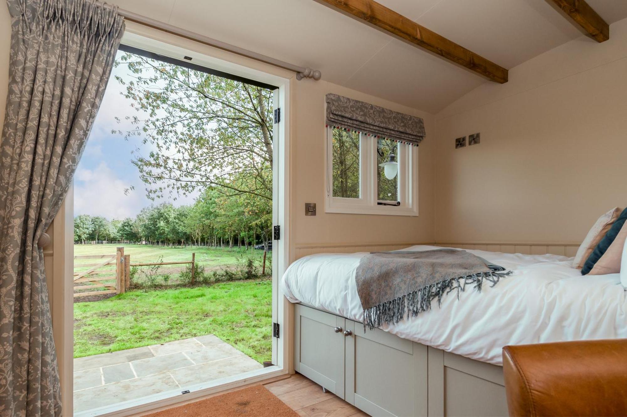 Great Ashley Farm Bed And Breakfast & Shepherds Huts Bradford-On-Avon Exterior foto