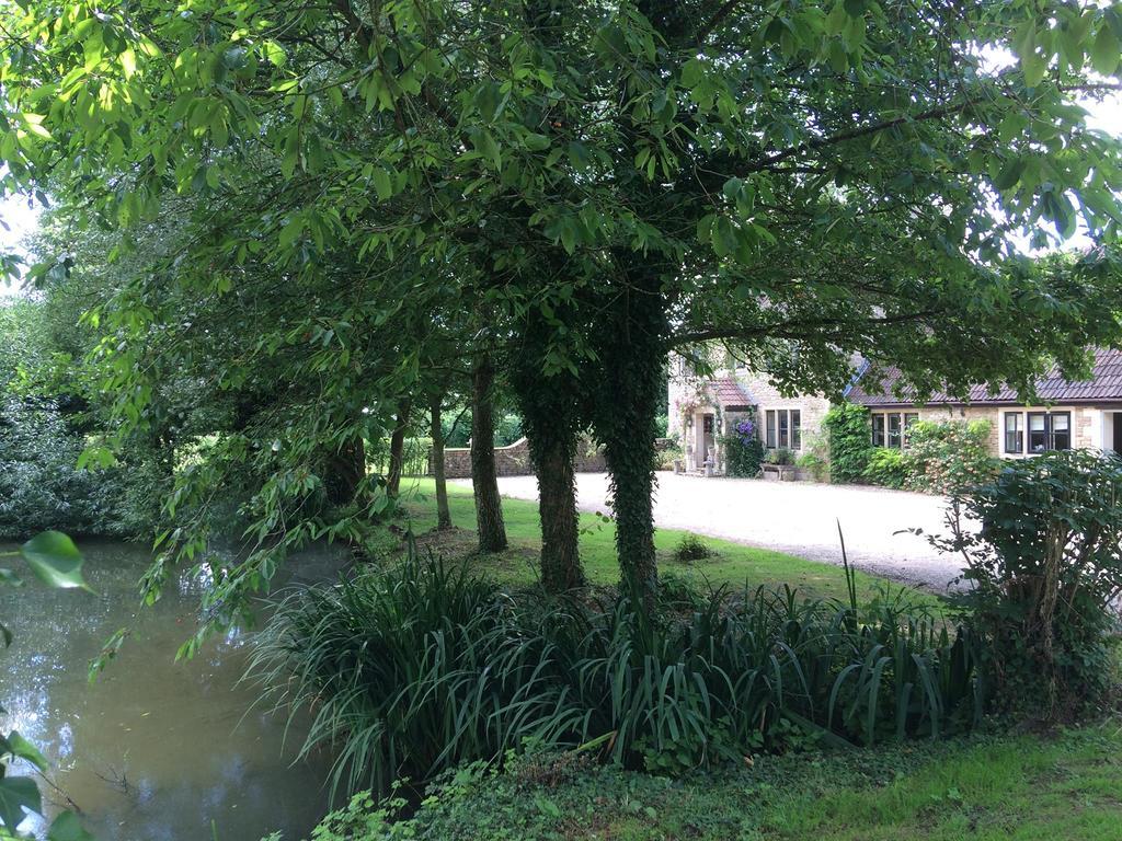 Great Ashley Farm Bed And Breakfast & Shepherds Huts Bradford-On-Avon Exterior foto