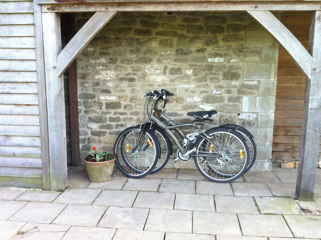 Great Ashley Farm Bed And Breakfast & Shepherds Huts Bradford-On-Avon Exterior foto