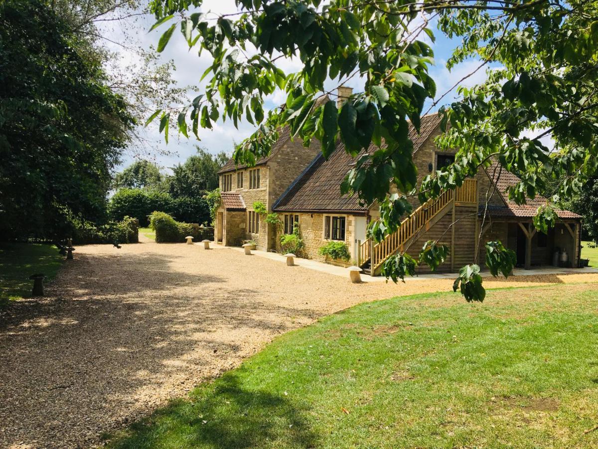 Great Ashley Farm Bed And Breakfast & Shepherds Huts Bradford-On-Avon Exterior foto